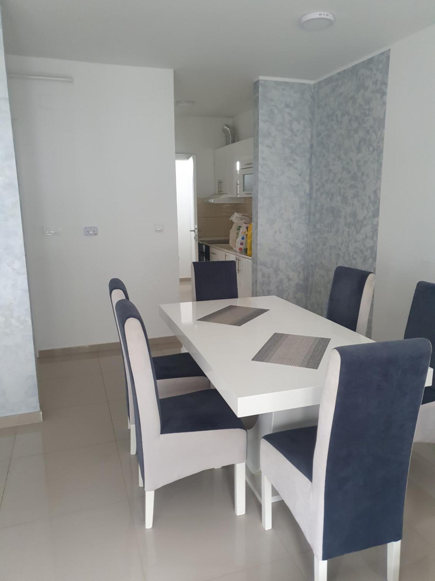 Lux Trosoban Apartment