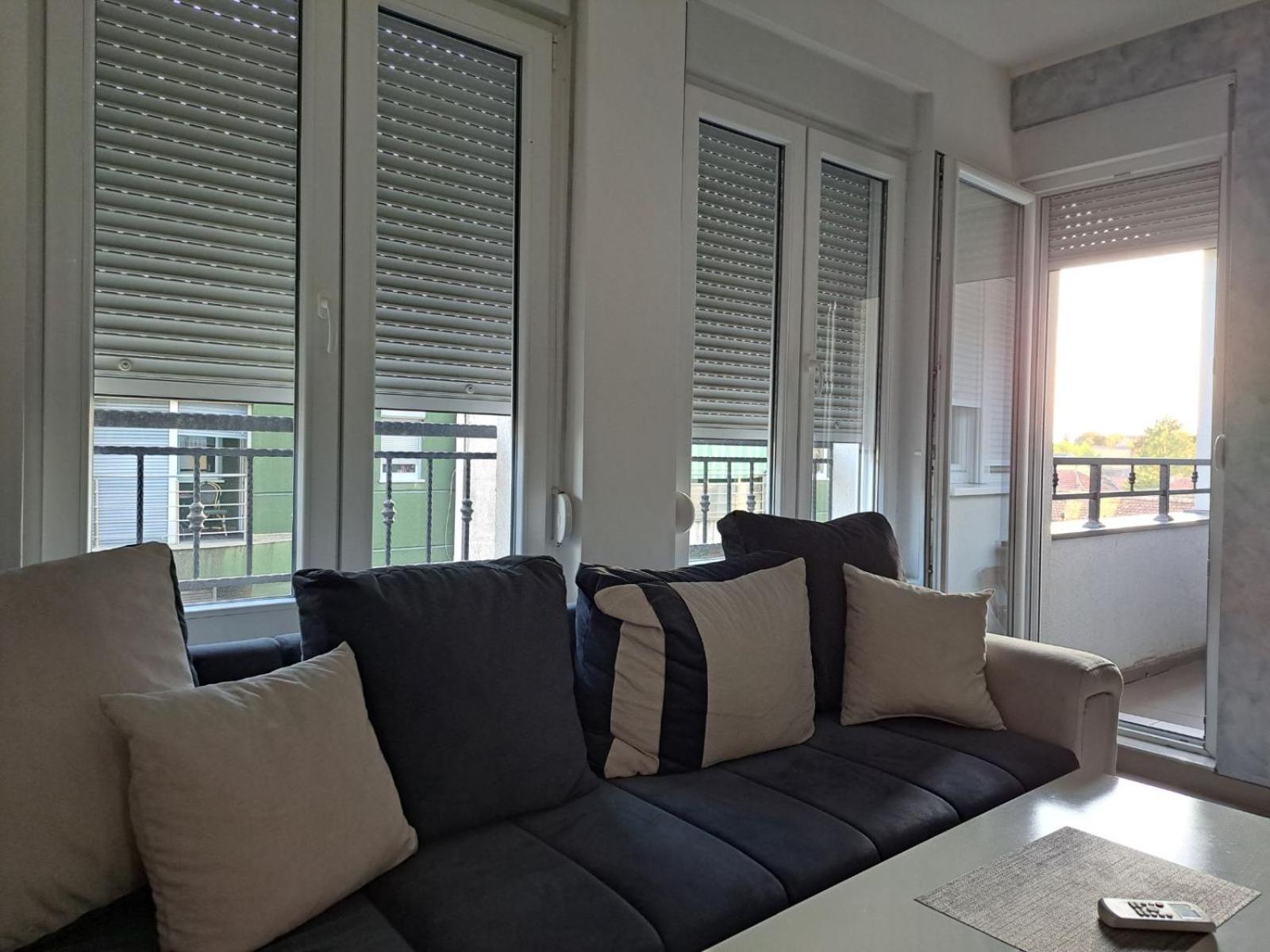 Lux Trosoban Sremska Mitrovica